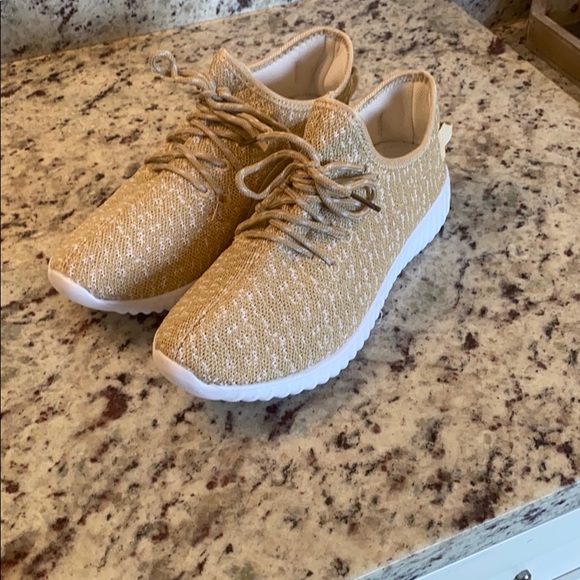 tan tennis shoes womens